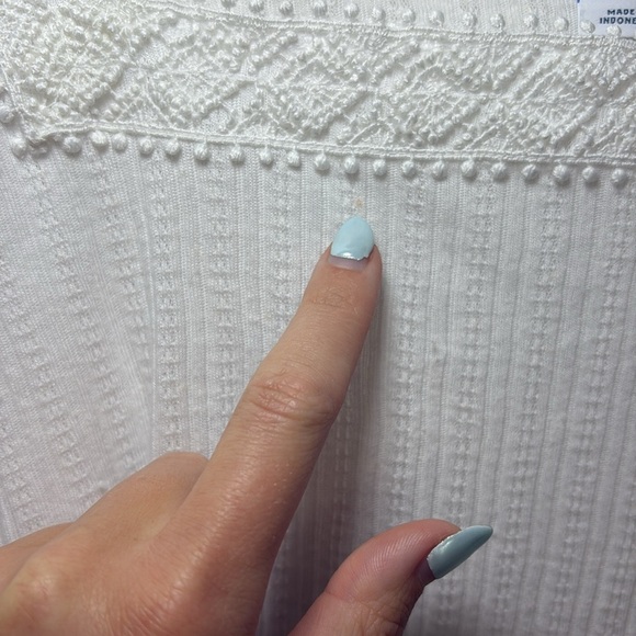 Old Navy White Flutter Sleeve Ribbed Blouse size medium - Picture 5 of 6